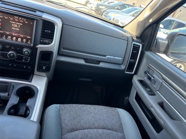 Ram 1500 Vehicle Full-screen Gallery Image 09