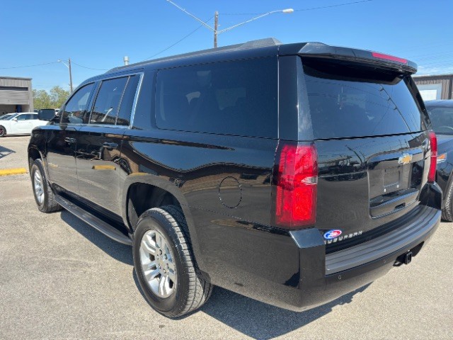Chevrolet Suburban Vehicle Full-screen Gallery Image 04