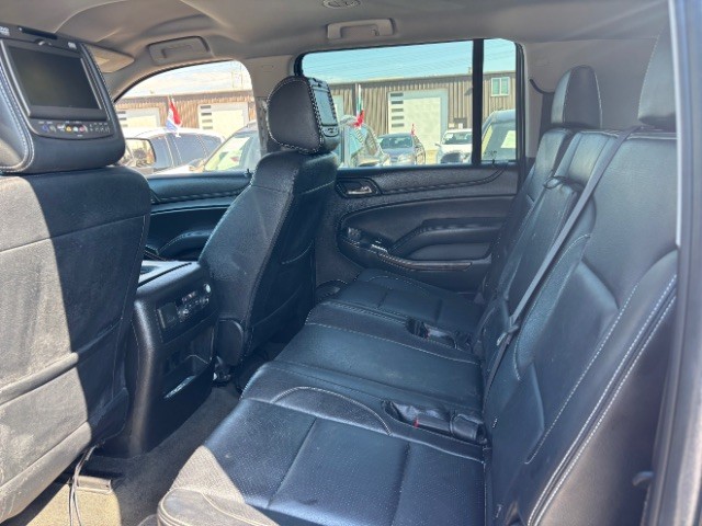 Chevrolet Suburban Vehicle Full-screen Gallery Image 06