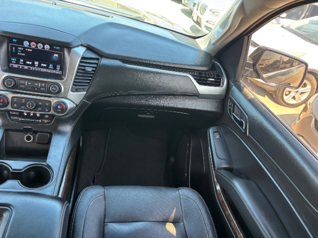 Chevrolet Suburban Vehicle Full-screen Gallery Image 10