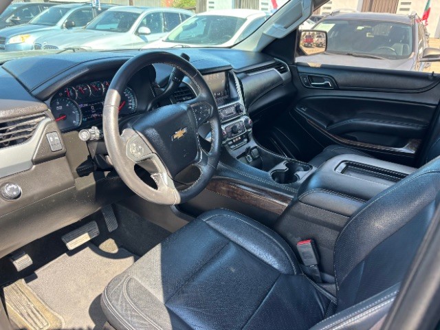 Chevrolet Suburban Vehicle Full-screen Gallery Image 11