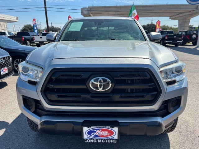 Toyota Tacoma 2WD Vehicle Full-screen Gallery Image 02