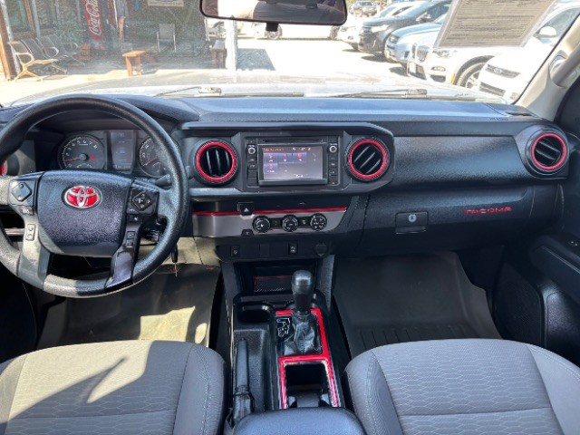 Toyota Tacoma 2WD Vehicle Full-screen Gallery Image 07