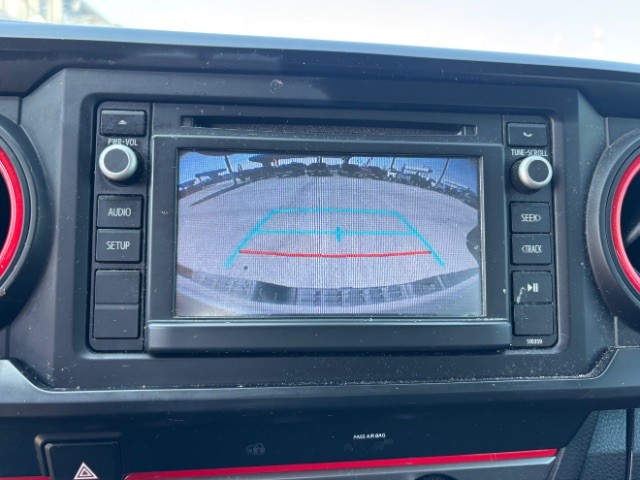 Toyota Tacoma 2WD Vehicle Full-screen Gallery Image 11