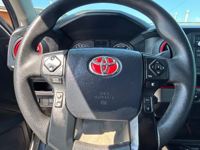 Toyota Tacoma 2WD Vehicle Full-screen Gallery Image 12