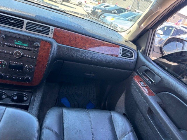 Chevrolet Tahoe Vehicle Full-screen Gallery Image 09