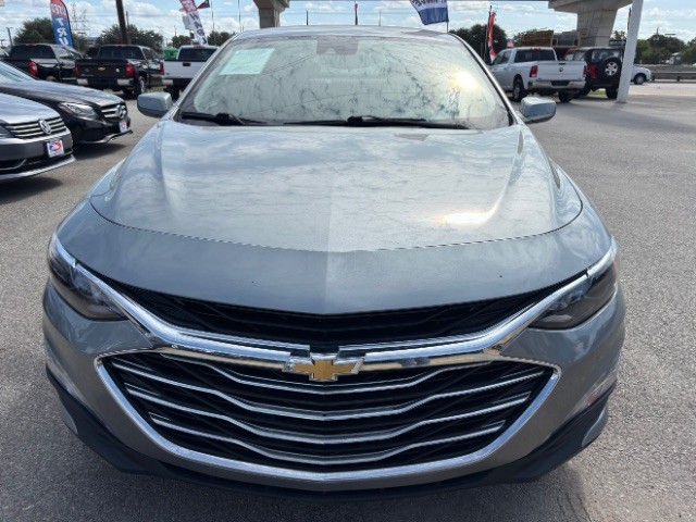 Chevrolet Malibu Vehicle Full-screen Gallery Image 02