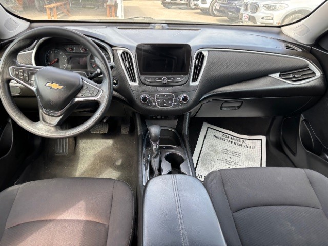 Chevrolet Malibu Vehicle Full-screen Gallery Image 07