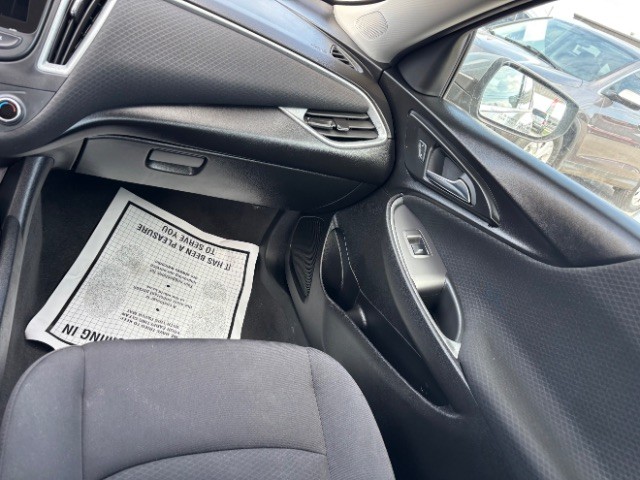 Chevrolet Malibu Vehicle Full-screen Gallery Image 09