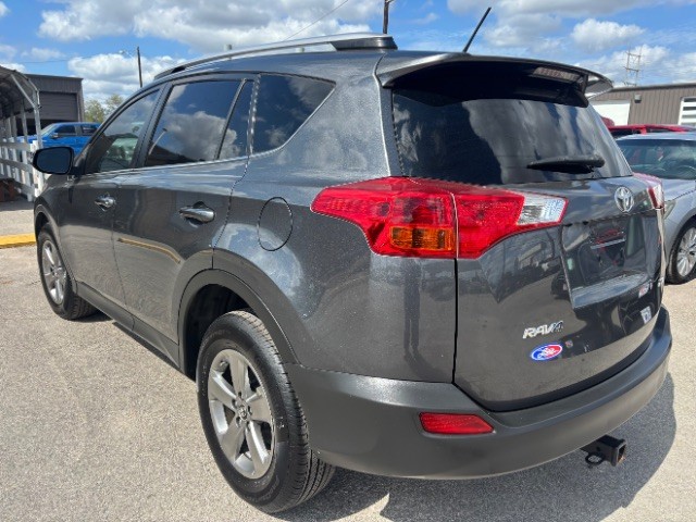 Toyota RAV4 Vehicle Full-screen Gallery Image 04