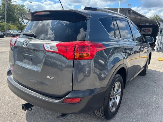 Toyota RAV4 Vehicle Full-screen Gallery Image 05