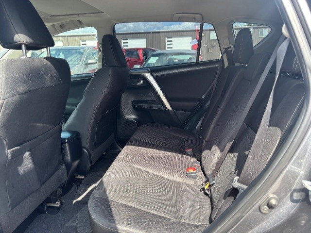 Toyota RAV4 Vehicle Full-screen Gallery Image 06
