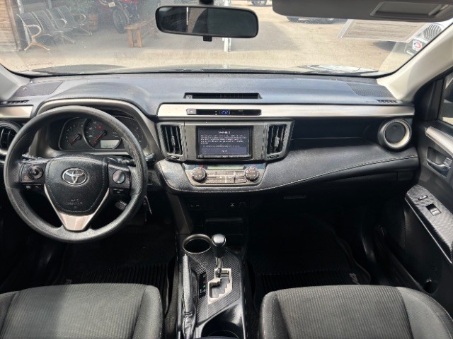 Toyota RAV4 Vehicle Full-screen Gallery Image 07