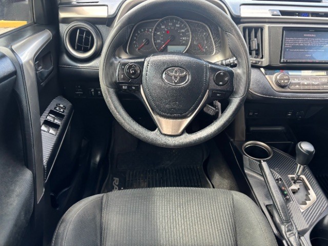 Toyota RAV4 Vehicle Full-screen Gallery Image 08