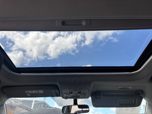 Toyota RAV4 Vehicle Full-screen Gallery Image 10