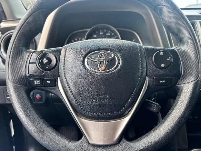 Toyota RAV4 Vehicle Full-screen Gallery Image 12