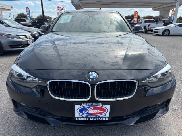 BMW 3 Series Vehicle Full-screen Gallery Image 02