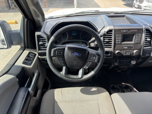 Ford F-150 Vehicle Full-screen Gallery Image 07