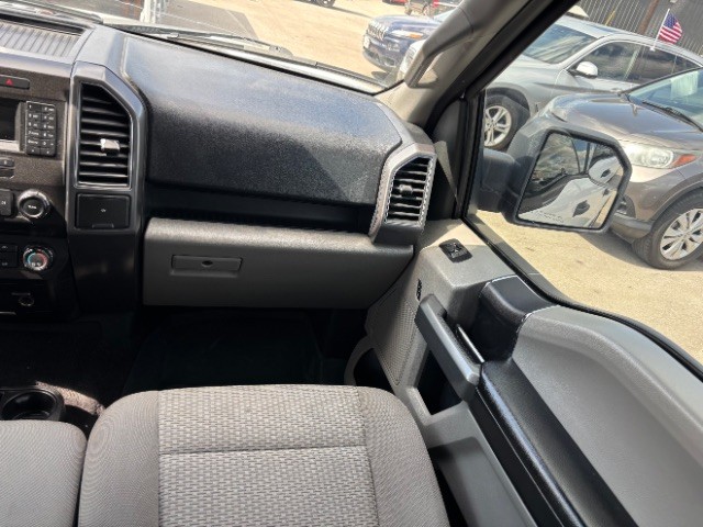 Ford F-150 Vehicle Full-screen Gallery Image 08