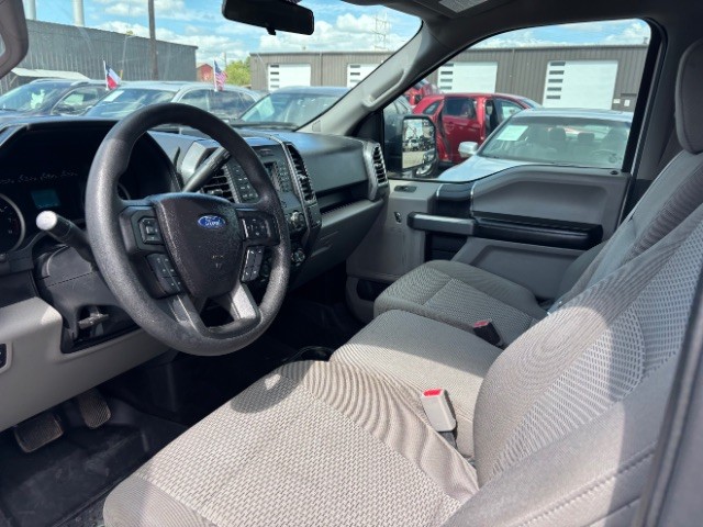 Ford F-150 Vehicle Full-screen Gallery Image 09