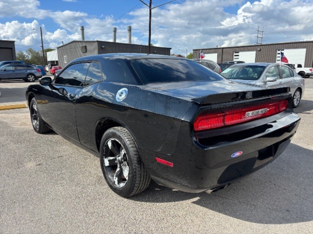 Dodge Challenger Vehicle Full-screen Gallery Image 04