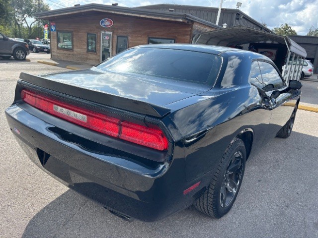 Dodge Challenger Vehicle Full-screen Gallery Image 05