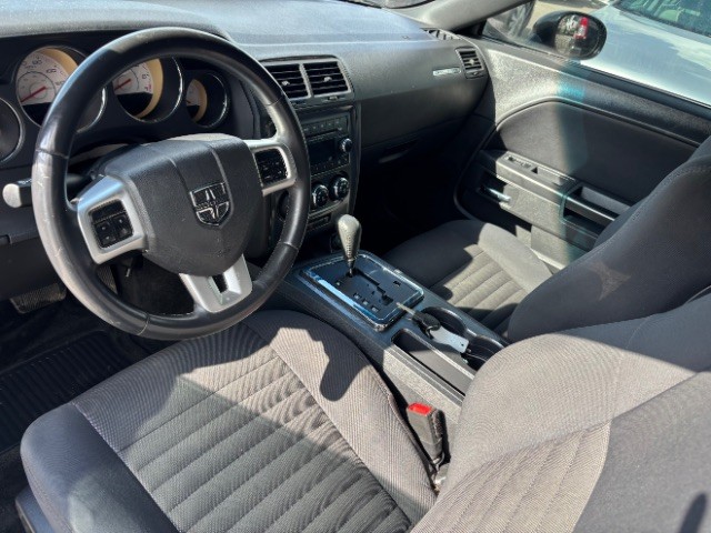Dodge Challenger Vehicle Full-screen Gallery Image 07