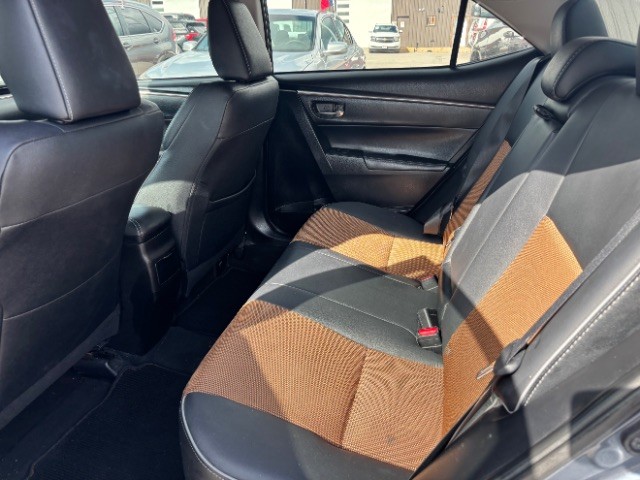 Toyota Corolla Vehicle Full-screen Gallery Image 06