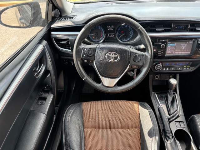 Toyota Corolla Vehicle Full-screen Gallery Image 08