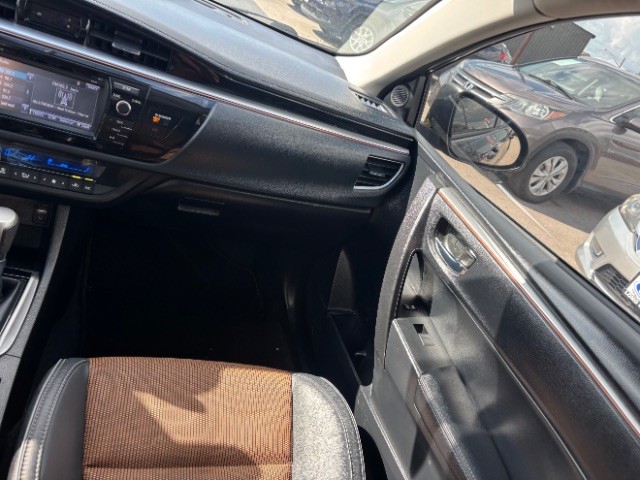 Toyota Corolla Vehicle Full-screen Gallery Image 09