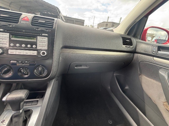 Volkswagen Rabbit Vehicle Full-screen Gallery Image 09