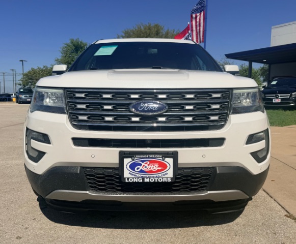 Ford Explorer Vehicle Full-screen Gallery Image 02