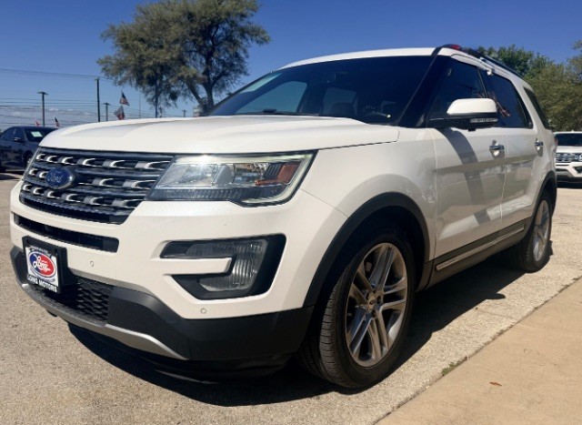 Ford Explorer Vehicle Full-screen Gallery Image 03