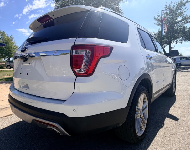 Ford Explorer Vehicle Full-screen Gallery Image 04