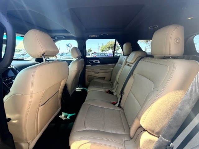 Ford Explorer Vehicle Full-screen Gallery Image 11