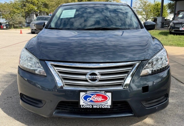 Nissan Sentra Vehicle Full-screen Gallery Image 02