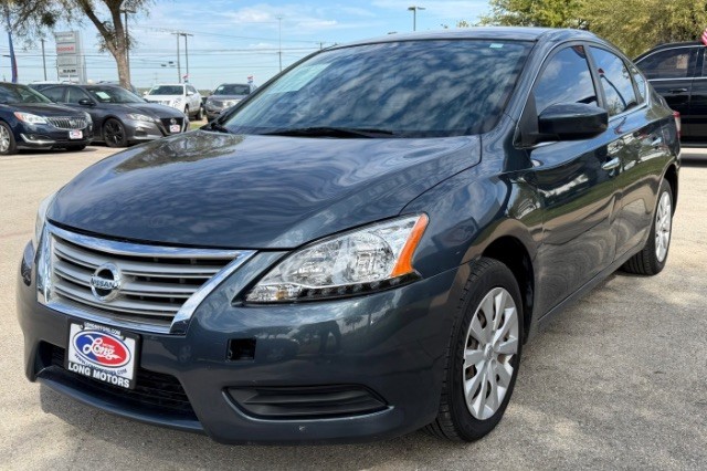 Nissan Sentra Vehicle Full-screen Gallery Image 03