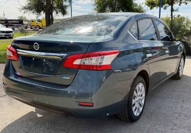 Nissan Sentra Vehicle Full-screen Gallery Image 04