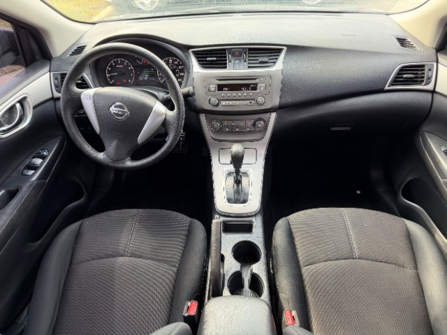 Nissan Sentra Vehicle Full-screen Gallery Image 06