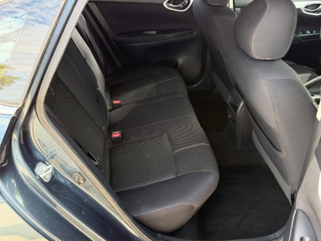 Nissan Sentra Vehicle Full-screen Gallery Image 09