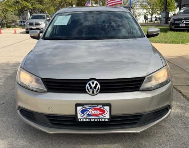 Volkswagen Jetta Sedan Vehicle Full-screen Gallery Image 02