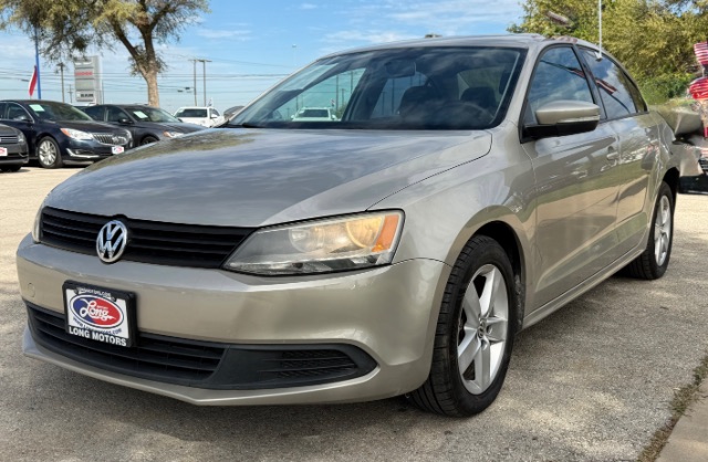 Volkswagen Jetta Sedan Vehicle Full-screen Gallery Image 03
