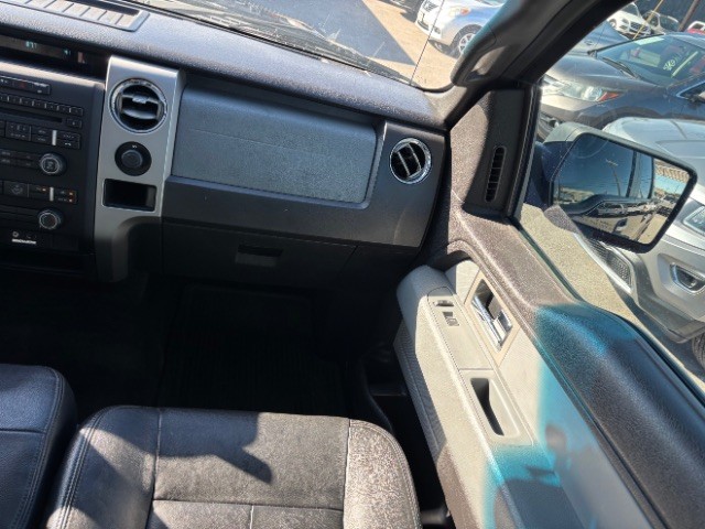 Ford F-150 Vehicle Full-screen Gallery Image 09