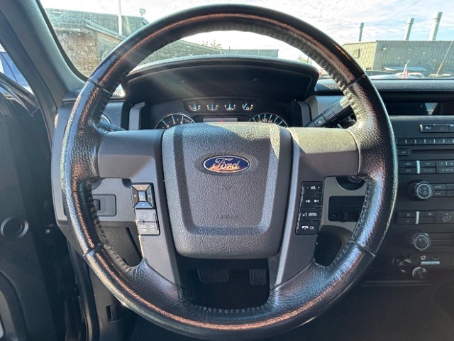 Ford F-150 Vehicle Full-screen Gallery Image 11