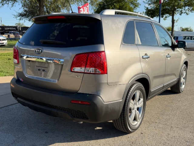 Kia Sorento Vehicle Full-screen Gallery Image 04