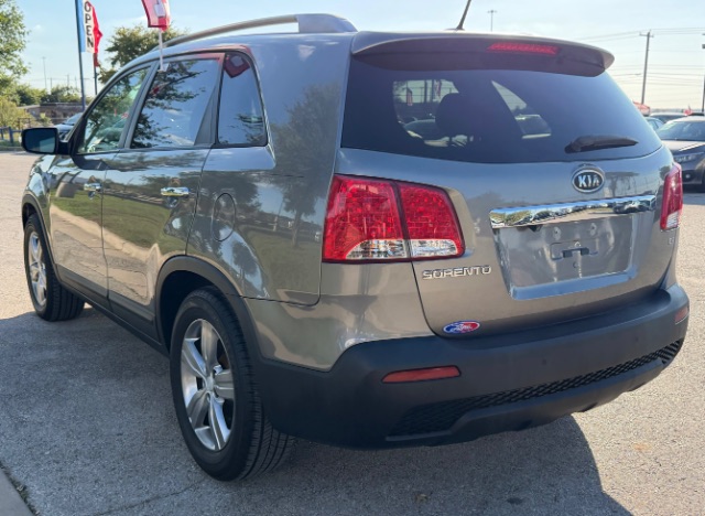 Kia Sorento Vehicle Full-screen Gallery Image 05