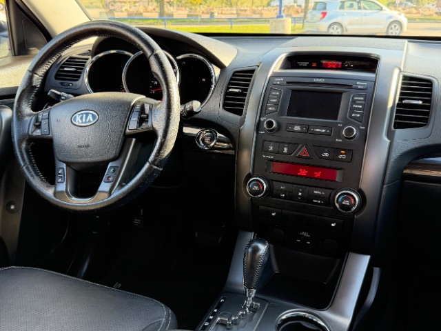 Kia Sorento Vehicle Full-screen Gallery Image 07