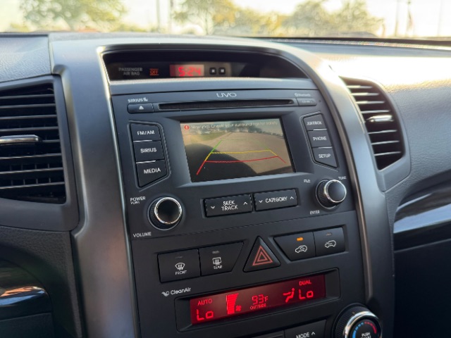 Kia Sorento Vehicle Full-screen Gallery Image 10