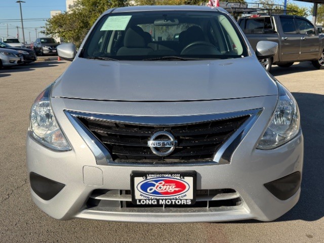 Nissan Versa Sedan Vehicle Full-screen Gallery Image 02