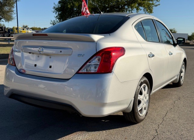 Nissan Versa Sedan Vehicle Full-screen Gallery Image 04